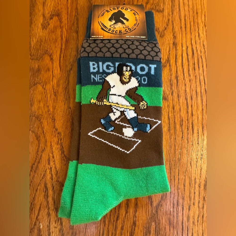 🧦 NWT - “Big Foot Baseball” Men’s novelty socks - one size fits most